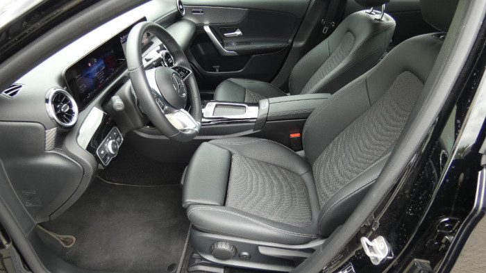 Mercedes-Benz Třídy A 180 Sedan na operativní leasing