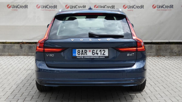 Volvo V90 B4 mHEV AWD aut. Momentum Pro na operativní leasing