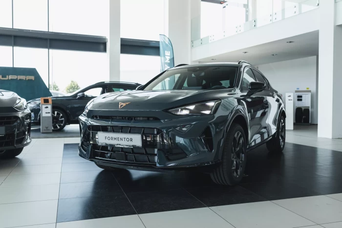 CUPRA Formentor 1.5 TSI 110 kW Fiord modrá 1.5 TSI na operativní leasing