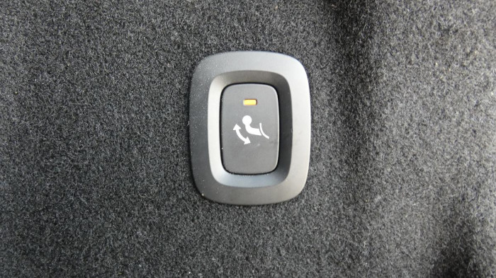 Volvo XC60 B4 FWD Momentum Auto na operativní leasing