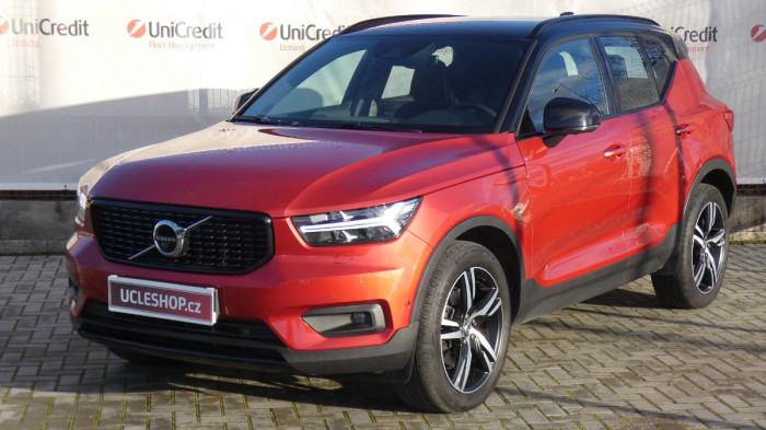 Volvo XC40 B5 AWD R-Design na operativní leasing