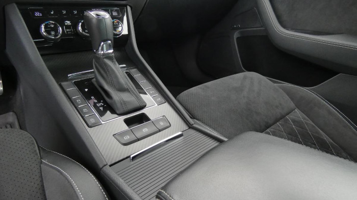 Škoda Superb 2.0 TDI DSG Sportline na operativní leasing