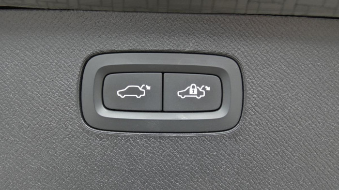 Volvo XC90 B5 AWD Momentum PRO na operativní leasing