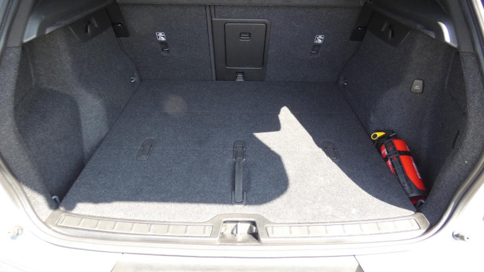 Volvo XC40 B4 AWD Plus Dark na operativní leasing