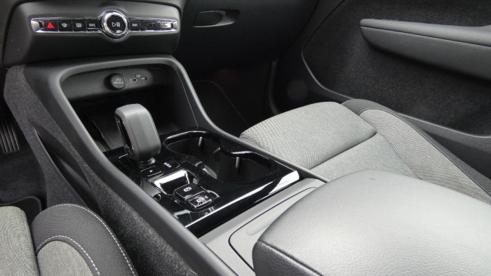 Volvo XC40 B3 mHEV Core aut. na operativní leasing